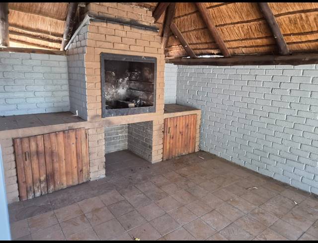 4 BEDROOM HOUSE FOR SALE IN GEELHOUTPARK